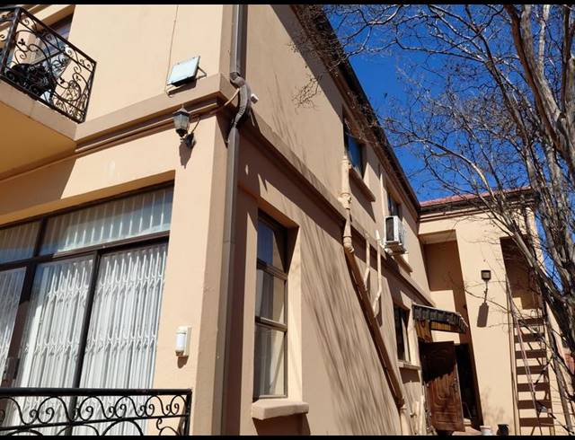 6 BEDROOM HOUSE FOR SALE IN KENSINGTON